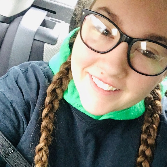 Meet your Posher, Kelly - Picture 1 of 1